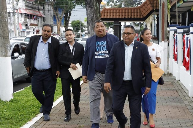 Docentes universitarios denunciaron la violación de la autonomía de la Universidad de Panamá. Foto: Víctor Arosemena