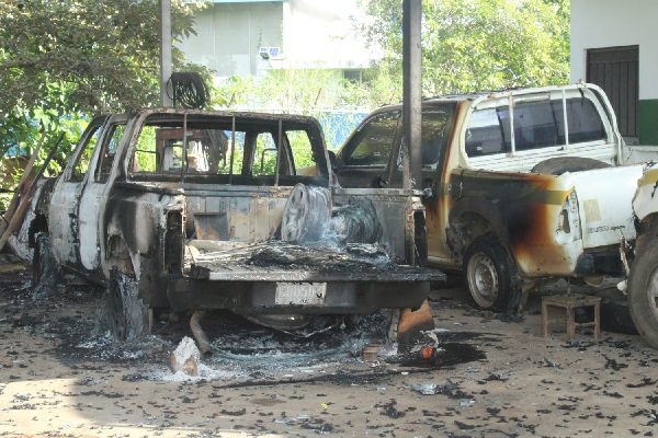 Queman cuatro vehículos del MIda en Veraguas. Foto. Melquíades Vásquez