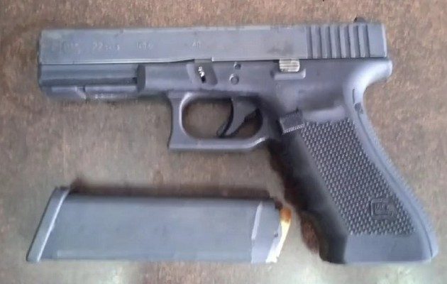 El arma es idónea para efectuar disparos y no tgenía el  permiso correspondiente. Foto: Diomedes Sánchez ,
