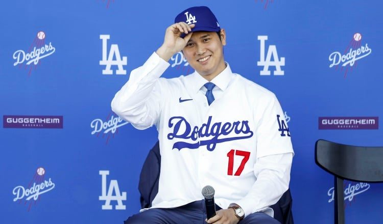 El japonés Shohei Ohtani fue presentado como nuevo jugador de los Dodgers. Foto:EFE