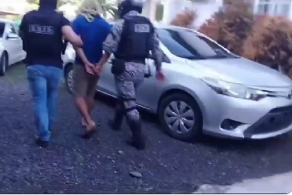 Cinco personas fueron capturadas en los allanamientos en tres provincias. Foto. Cortesía Proteger y Servir