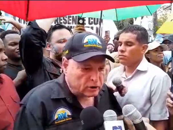 Ricardo Martinelli lideró la vigilia realizada en la tarde de este miércoles. Foto: Víctor Arosemena