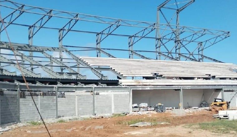 Trabajos en el estadio Roberto Mariano Bula de Colón. Fotos: Diómedez Sánchez S.