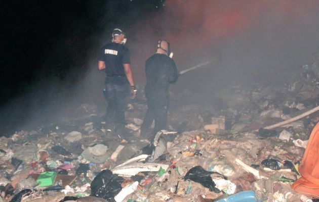 Se ha logrado un 70% de control del incendio que inició en el vertedero de Cerro Patacón el jueves 18 de enero a las 6:15 de la tarde. Foto: Cortesía BCBP