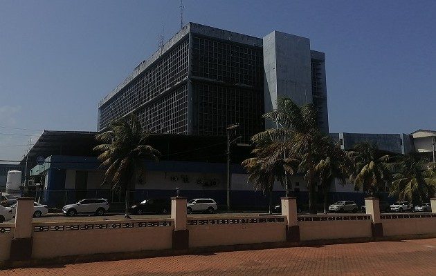 En el Complejo Hospitalario Dr. Manuel Amador Guerrero se confirmó la muerte del funcionario.Foto: Diomedes Sánchez 