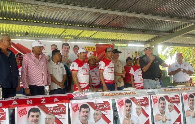 El presidente de Alianza, José Muñoz, realizó una gira en Tortí de Chepo. Foto: Cortesía