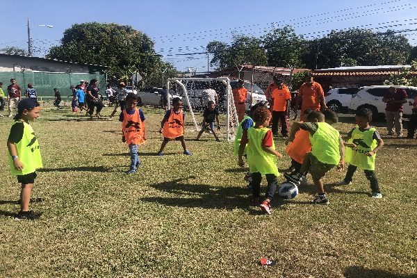 Una gran cantidad de niños y niñas disfrutaron al máximo la actividad recreativa. Foto. Thays Domínguez