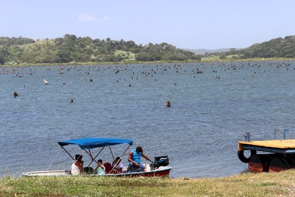 Navegar hasta el Puente de El Atlántico, ubicado a 3 kilómetros al norte de los complejos de las esclusas de Gatún y Agua Clara podría tomar hasta una hora y 45 minutos..