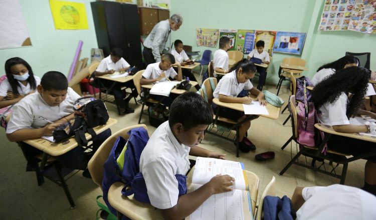 Los estudiantes siguen siendo los más afectados por todos los inconvenientes en el inicio de clases.