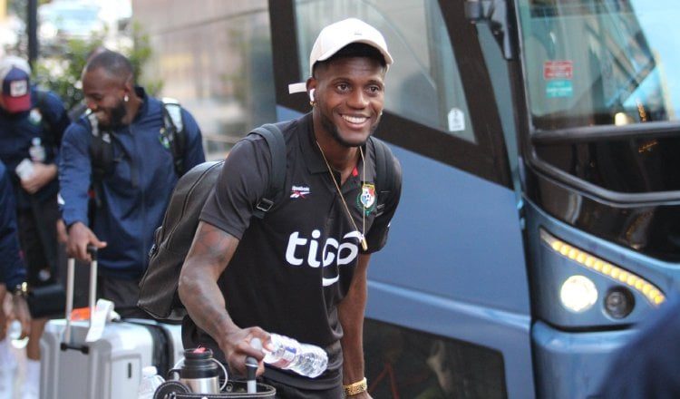 José Fajardo de Panamá llega a Estados Unidos. Foto: Fepafut.