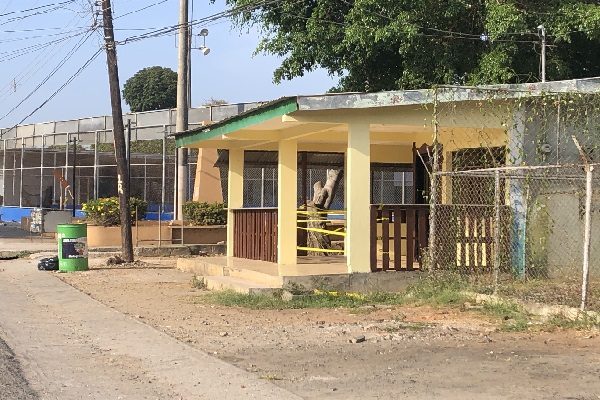 En el área cercana a la cancha jugaban algunos niños, uno de ellos recibió cuatro impactos de bala. Foto. Thays Domínguez.