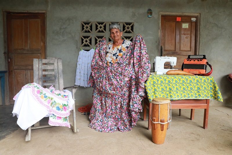 Pertenece a una exclusiva generación de mujeres que aprendieron a tejer empíricamente, sin asistir a un curso, , sin ayuda de instructores, sin clases tutoriales. Foto: Cortesía Mides.