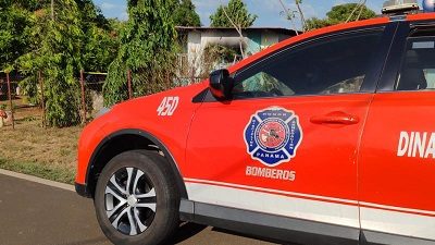 Los bomberos acudieron al área tras recibir la llamada de emergencia. Foto: Eric . Montenegro.