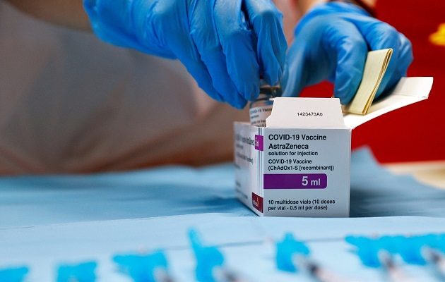 Los vacunados años atrás con AstraZeneca no tienen mayor riesgo de sufrir trombosis. Foto: EFE