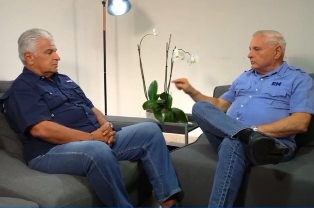 Ricardo Martinelli junto a José Raúl Mulino en una reunión de trabajo.