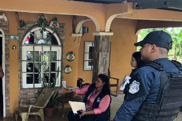 Según se informó, en ambos casos se presentaron denuncias anónimas relacionadas con la presunta retención de cédulas, por parte de terceras personas. Foto. Thays Domínguez