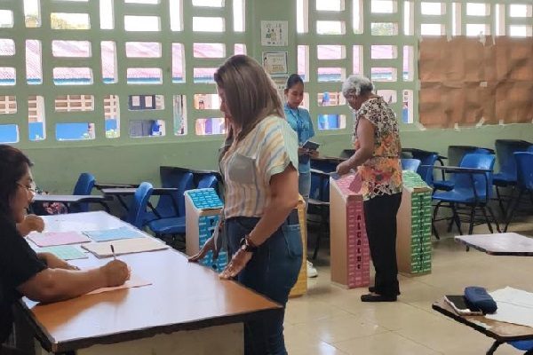Los actuales alcaldes no alcanzaron los votos suficientes para reelegirse. Foto. Eric Montenegro