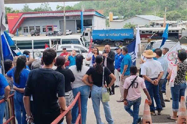 Este proceso de legalización e incautación de datos fue seguido de cerca por los familiares de las dos víctimas, quienes reiteraron su reclamo de justicia. Foto. Eric Montenegro