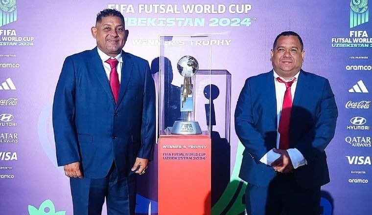 Alex 'Del Brujo'  Del Rosario (izq.) técnico de Panamá. Foto: LPF