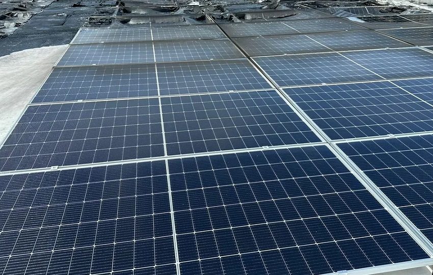 Este año, dos sistemas de paneles solares de bancos se han quemado.