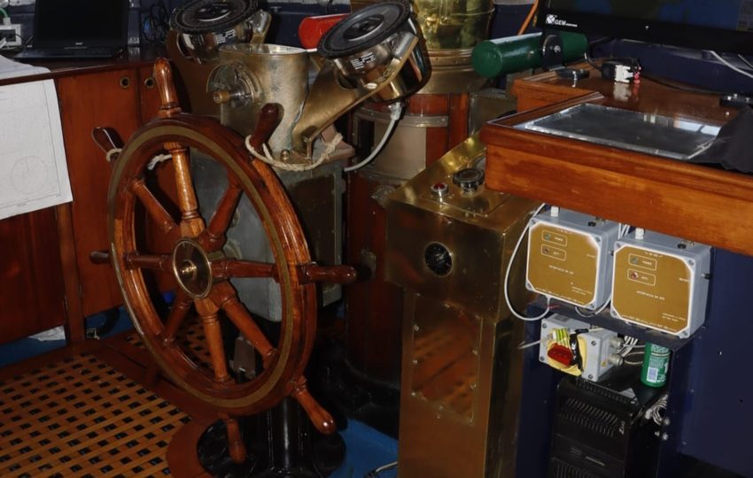 Icónico timón de madera del Amerigo Vespucci. Foto: Víctor Arosemena