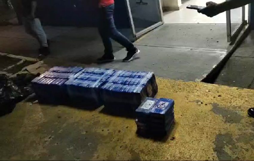 La droga se encontraba en un ato que era remolcado en una grúa. Foto. Eric Montenegro