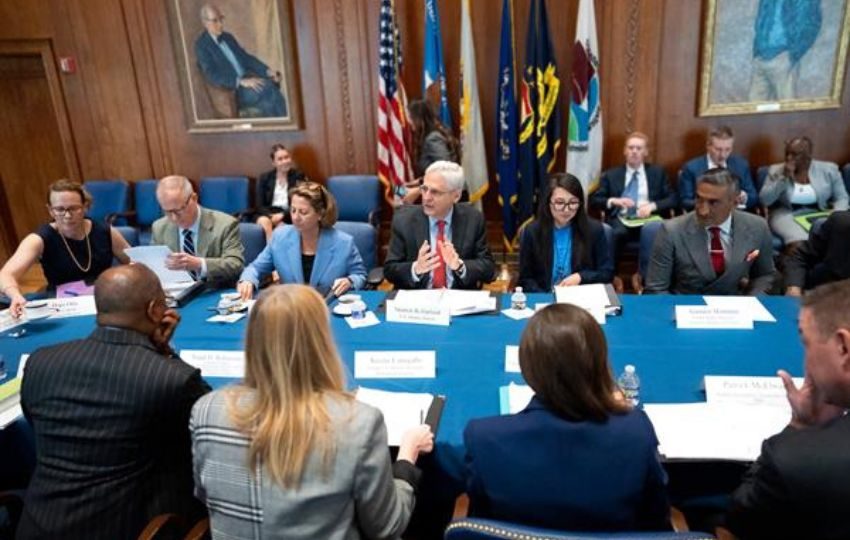 Reunión con altos cargos de los Departamentos de Justicia, Seguridad Nacional y del Departamento de Estado. Foto: EFE