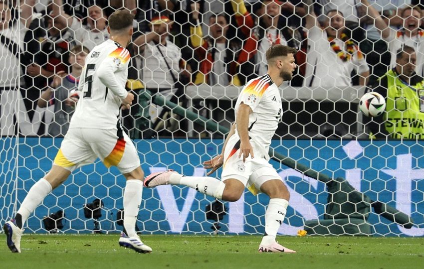 Niclas Fullkrug (dcha.) anotó uno de los tantos alemanes. Foto: EFE