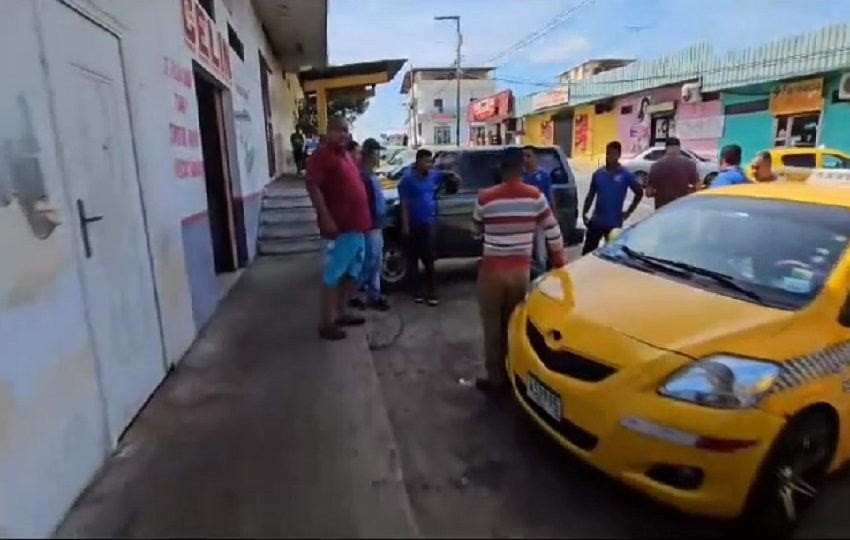 Con la introducción de 55 nuevos certificados de operación, indican los taxistas, se pretende hacer ver que los 100 taxis que ya operan, no son suficientes en Capira. Foto. Eric Montenegro