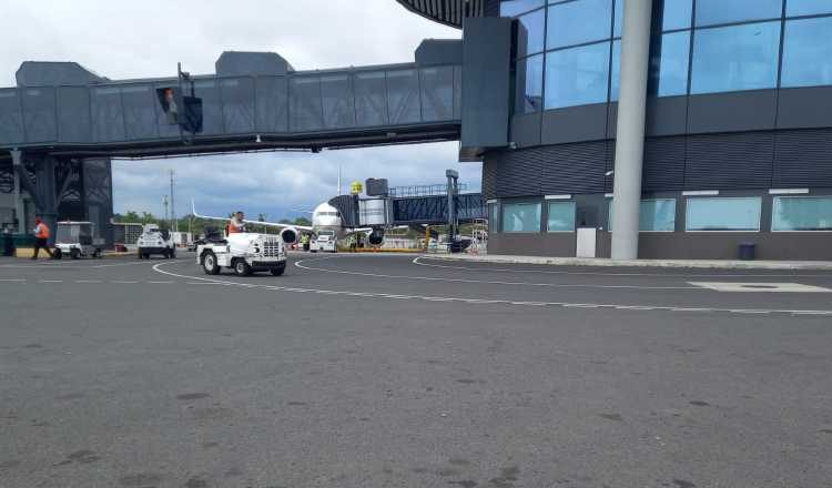 Vista de una de las plataformas de la Terminal 2 del aeropuerto. Archivo