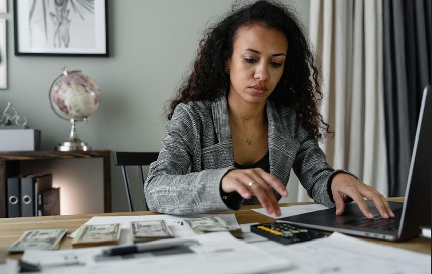La participación femenina en las postulaciones fue mayor en mayo. Foto: Pexels