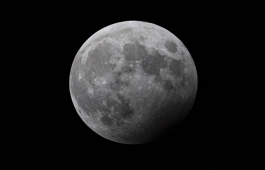La Luna es una sexta parte del tamaño de la Tierra. Foto: EFE