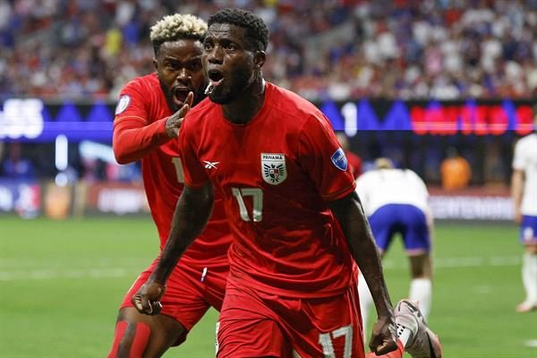 José Fajardo, festeja su gol contra Estados Unidos. Foto: EFE