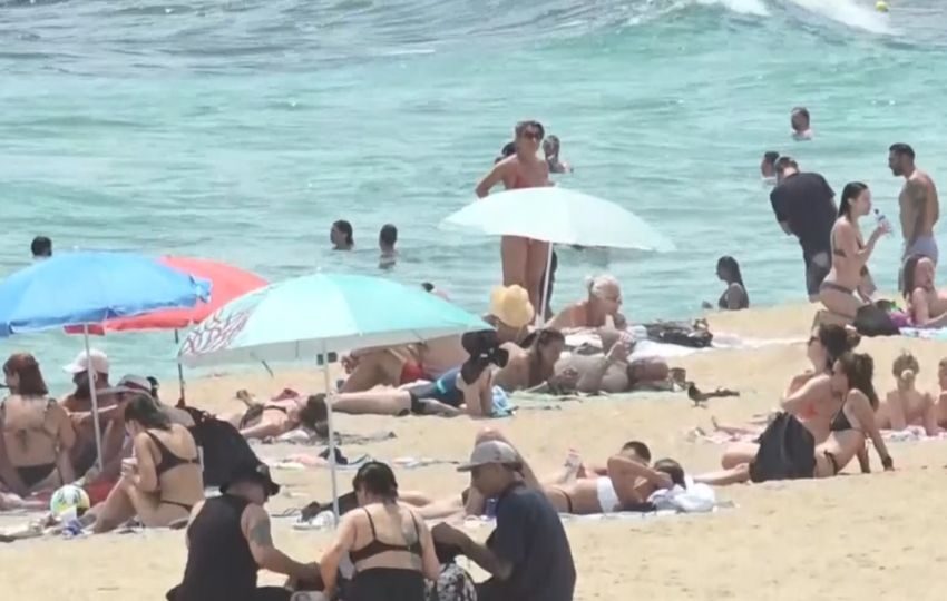 Millones de turistas llegan anualmente a Barcelona.