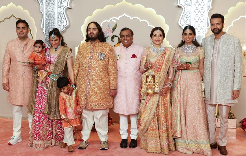 La familia del magnate indio Mukesh Ambani, Anant Ambani previo a la boda. Foto: EFE