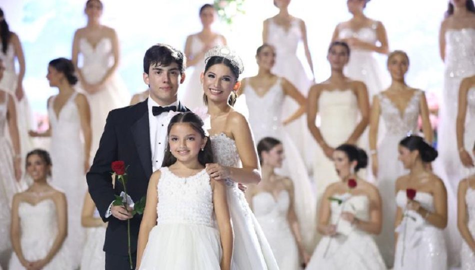 La Reina Debutante 2024, Srta. Paulina Leignadier, Carlos José Fábrega y su hermanita Emma Leignadier. Foto: Cortesía