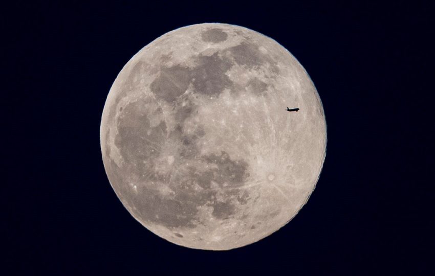 Estados Unidos es el único país que llevó personas al satélite, la primera vez en 1969. Foto: EFE