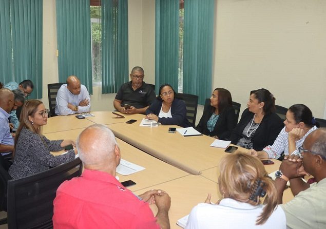 Integrantes de la  Comisión Nacional de Desfiles Patrios durante la primera reunión. Foto: Cortesía