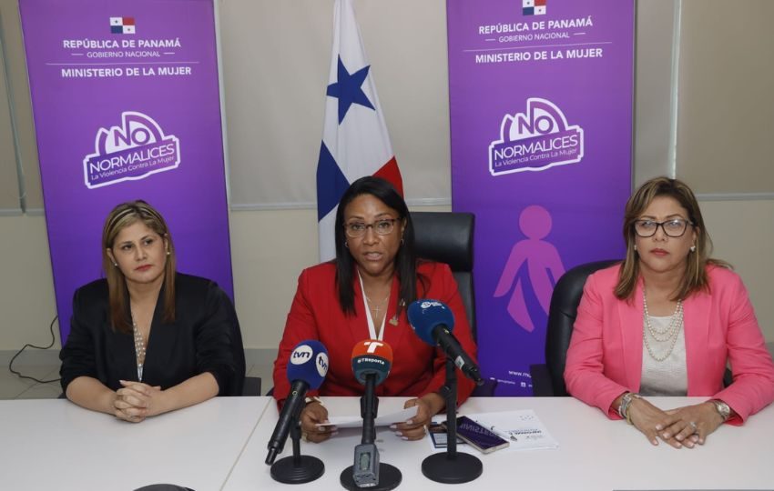 El Ministerio de la Mujer ofreció una conferencia de prensa. Foto: Víctor Arosemena