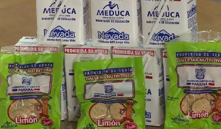 La merienda que ofrece el Meduca está compuesta de galleta, leche y crema. Archivo