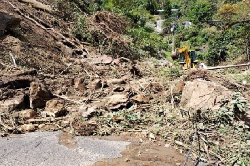 En el sector de Alto Tribaldos se registró un deslizamiento de tierra sobre la carretera principal. Foto: Archivo Ilustrativa.