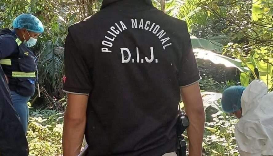 El cadáver encontrado estaba en un área boscosa en el corregimiento de Cativá. Foto: Diomedes Sánchez