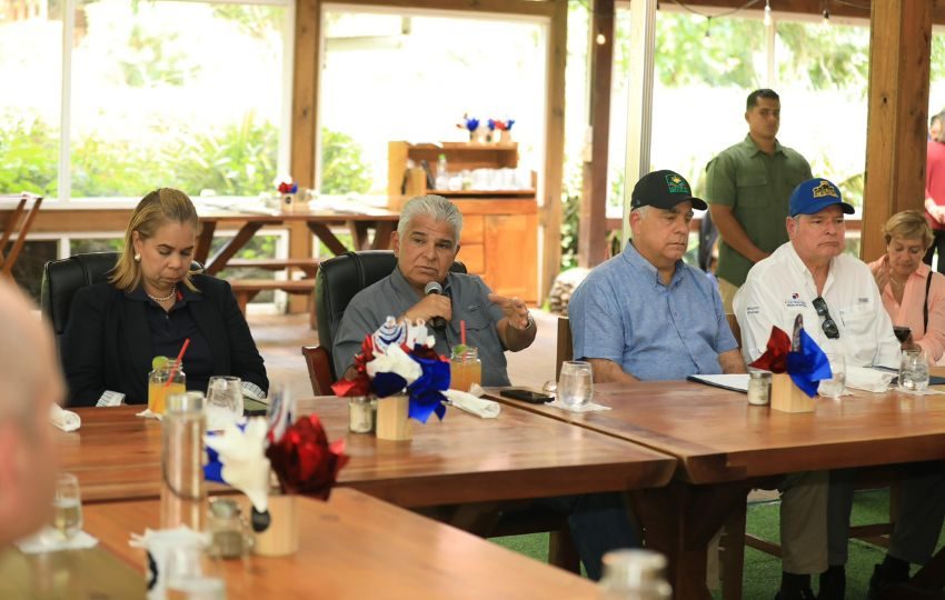 Reunión con el presidente José Raúl Mulino. Foto: Cortesía