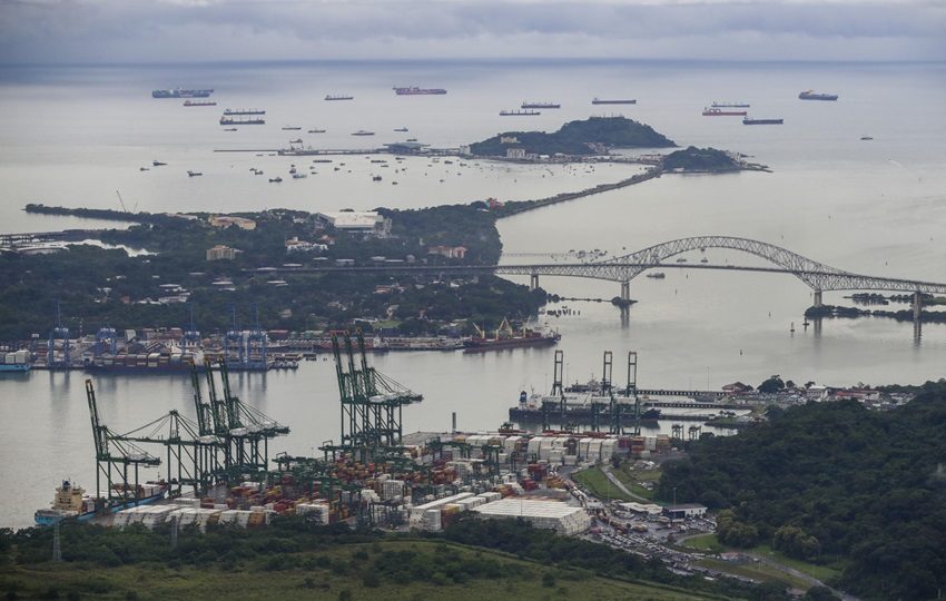 El canal de Panamá es una vía relevante por la que pasa alrededor del 3 % del comercio mundial. Foto: EFE