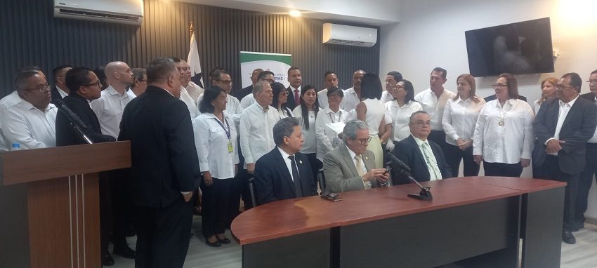 Directores nacionales y regionales del Ministerio de Salud manifestaron su apoyo al Proyecto No.163. Foto: Francisco Paz