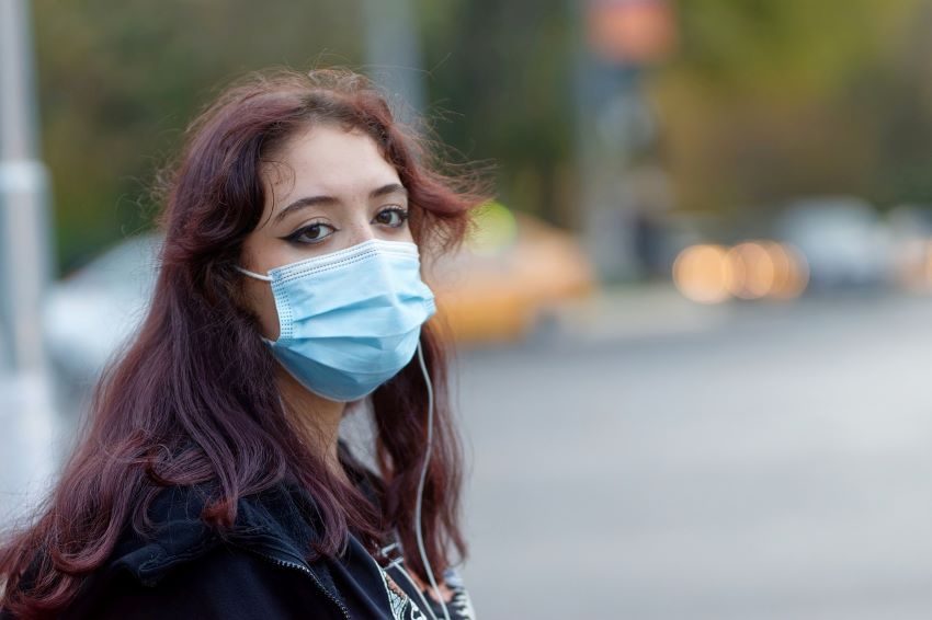 Al presentarse cuadros respiratorios es recomendable el uso de la mascarilla para evitar complicaciones y el contagio a otras personas. Foto: Cortesía.