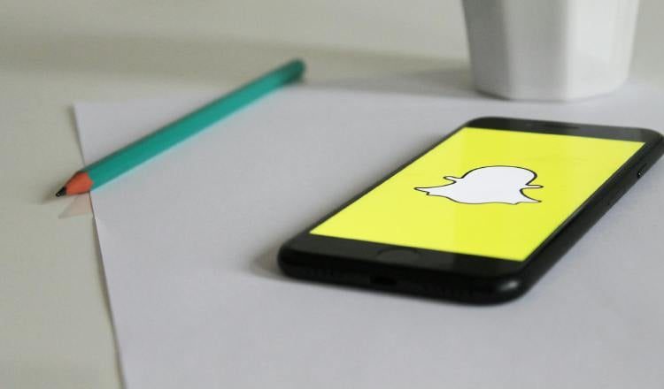 Snapchat puede representar un riesgo para los niños. Los adultos deben estar claros en la seguridad de esta red.