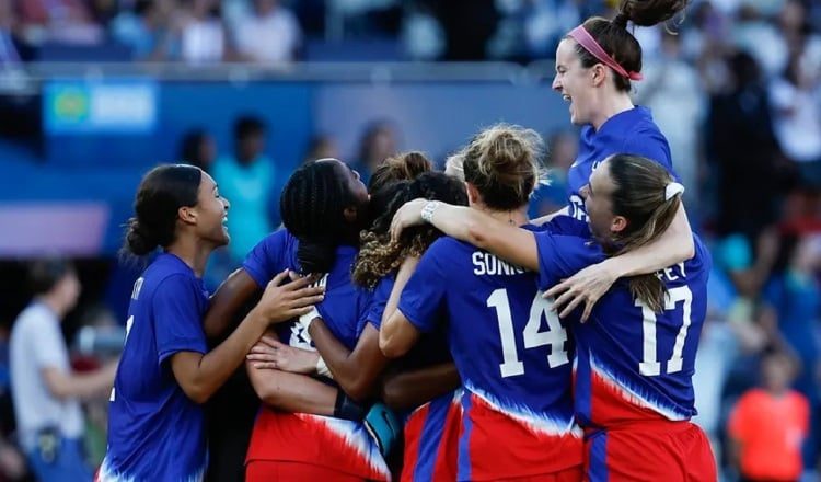 Estados Unidos ganó el oro olímpico en el fútbol femenino en París 2024. Foto:EFE