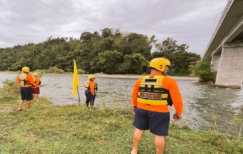 En Bocas del Toro se colocó la bandera amarilla en el río El Silencio por turbiedad. Foto. Sinaproc
