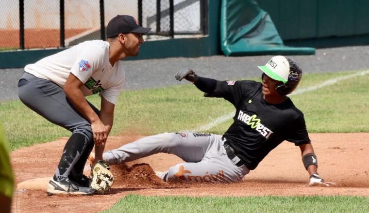 Jugadores de Panamá Oeste en un partido de fogueo. Foto: Fedebeis